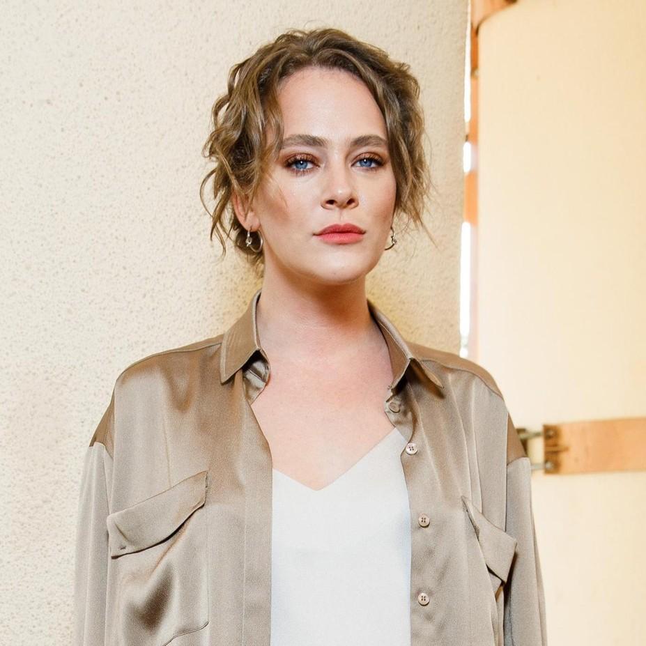 С пивом и красной икрой: отбывающая условный срок Аглая Тарасова замечена в подмосковном ресторане — видео