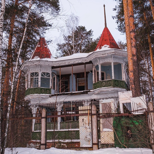 Окна дачи Мешкова выходят на Каму (фото 2024 года) | Источник: Тимофей Калмаков / 59.RU