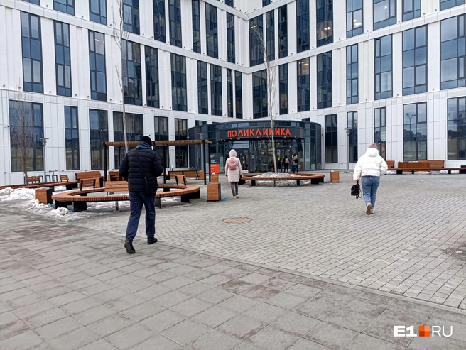 Екатеринбуржцы жалуются на пятиэтажную поликлинику в Академическом. Рассказывает, так ли всё там плохо | Источник: Ксения Маринина / E1.RU