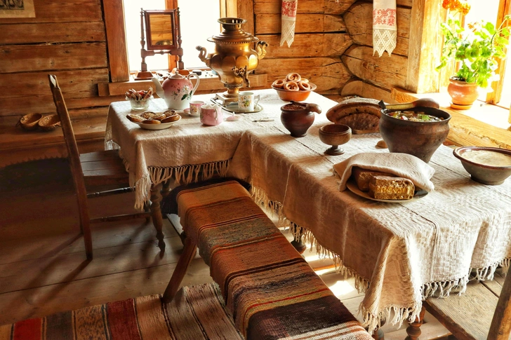 Старинная русская трапеза | Источник: Evgeniy Akimenko/Shutterstock/Fotodom.ru