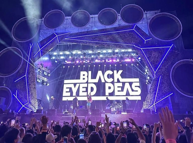 Black Eyed Peas қазақтың туын көкке көтерді. Видео
