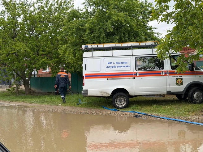 В Старой станице откачивали воду | Источник: Администрация города Армавира / T.me