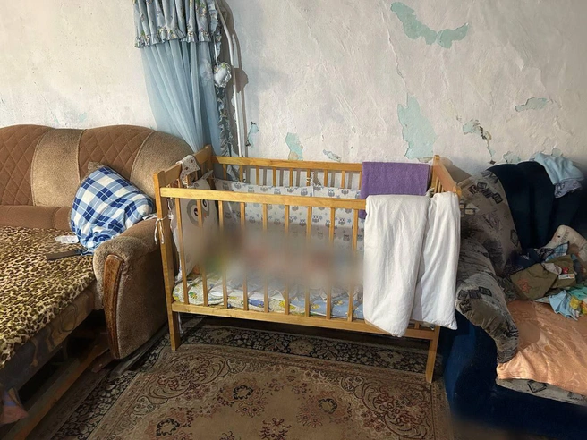 Кроватка ребенка в доме | Источник: СК России по Красноярскому краю и Республике Хакасия / t.me