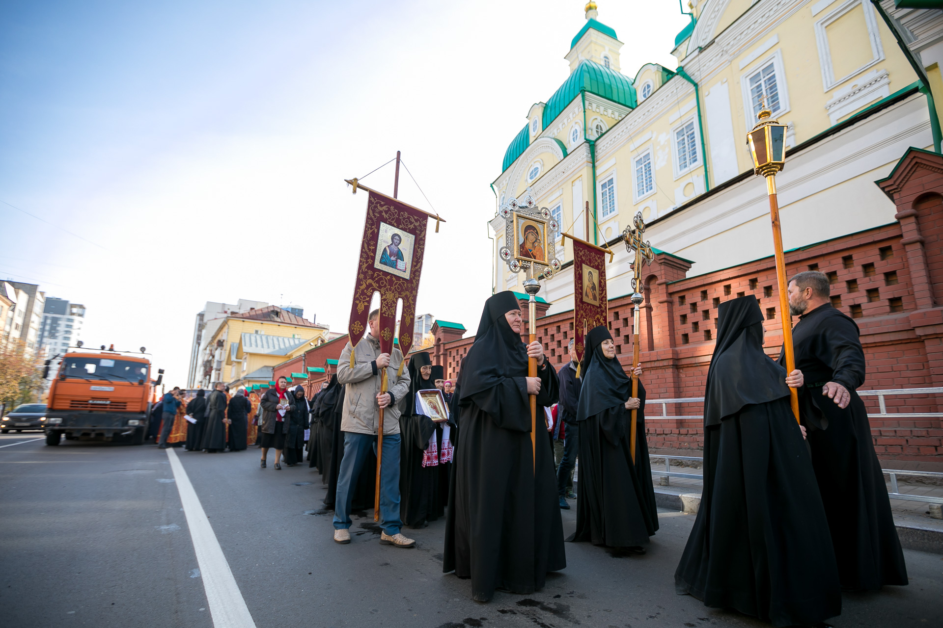 Из-за крестного хода в центре Красноярска ограничат движение — список  адресов - 3 июня 2024 - НГС24.ру