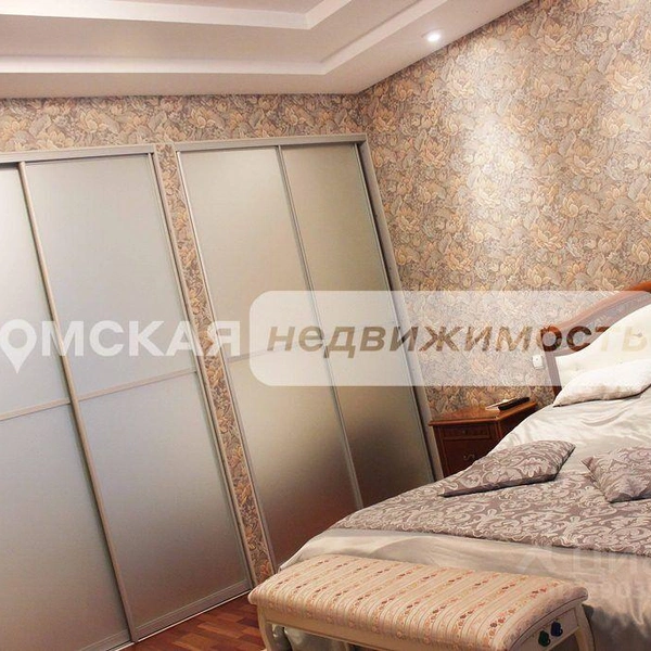 Обои тоже выглядят устаревшими  | Источник: omsk.cian.ru