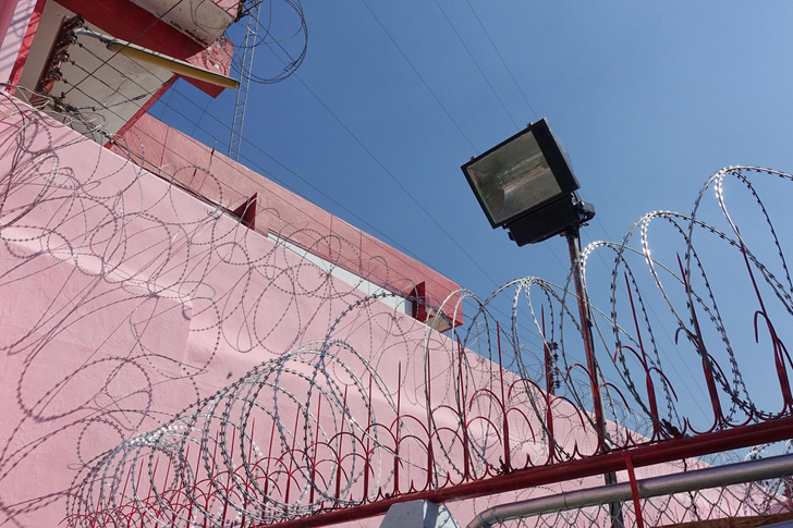 Почему стены в европейских тюрьмах красят в розовый цвет — вы будете удивлены