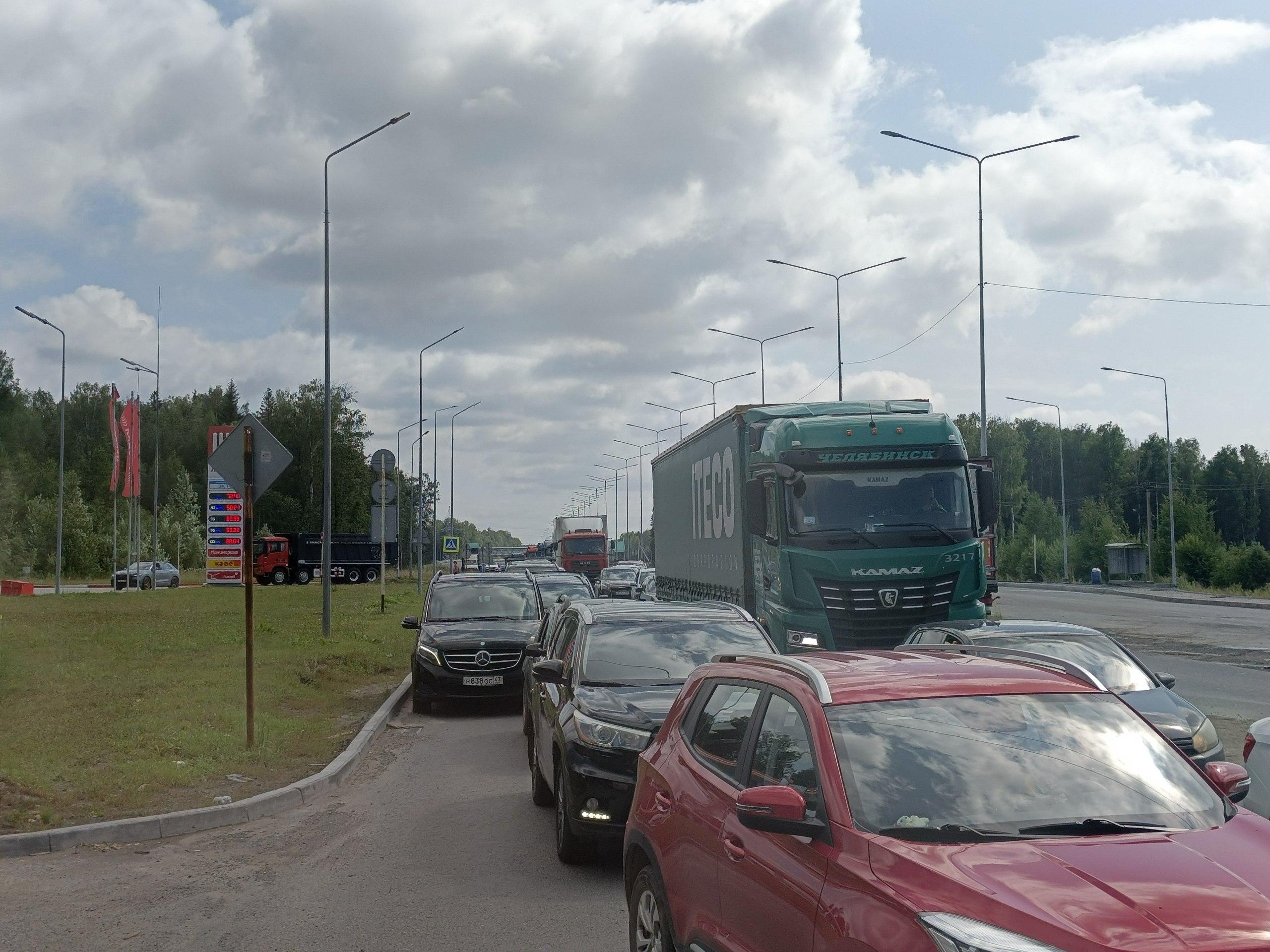 Пермь сковали девятибалльные пробки — особенно плохо у шоссе Космонавтов