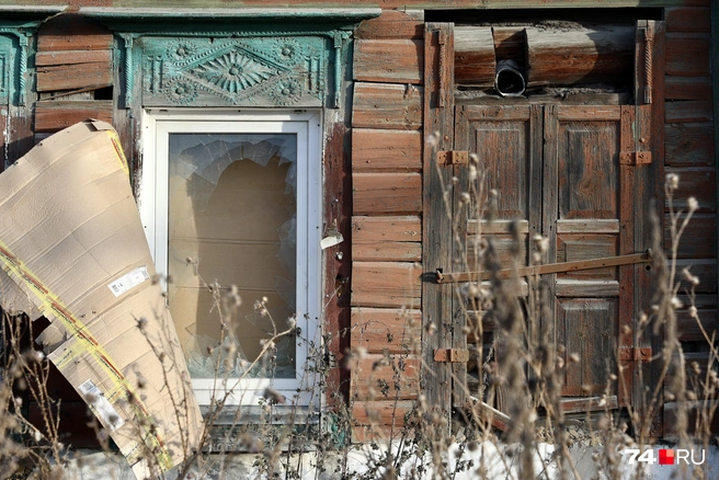 На отдельных домах следы бунта заметны до сих пор | Источник: Наталья Лапцевич