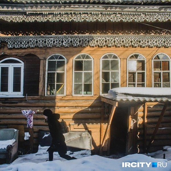 Таким мы видели дом-памятник на Тимирязева, когда рассказывали про его историю в «Исчезающем Иркутске» | Источник: Михаил Лунин / «ИрСити»