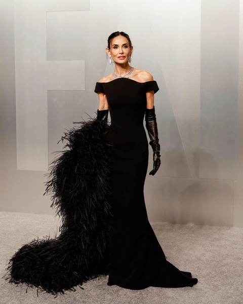 На оскаровской вечеринке Vanity Fair, в образе Balenciaga