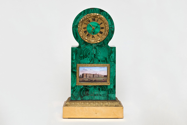 Каминные часы с видом Зимнего дворца, 1820-1830 гг.