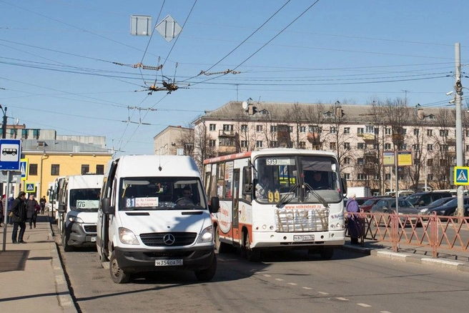 Ярославцы жалуются на неудобный график работы, давку в салоне и состояние транспорта | Источник: Александра Савельева