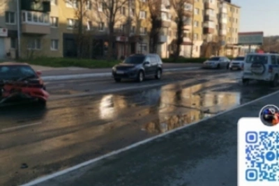 В Корсакове водитель опрокинул машину и скрылся, пострадал пассажир