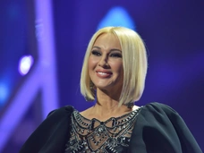 «Сука, будьте стадом, сами надевайте!»: Лера Кудрявцева возмущена требованием маски на «Почте России»