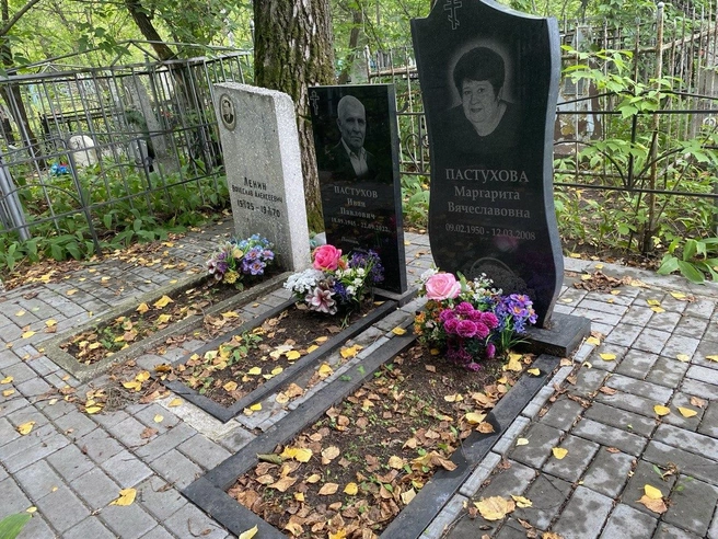 Похоронен Вячеслав Ленин с четой Пастуховых | Источник: Ирина Господаренко / NGS22.RU