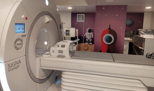 "Послушай сказку, малыш". В петербургской детской больнице появился "умный" томограф