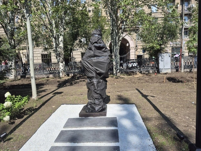 Возможно, это известный всем житель необитаемого острова Робинзон Крузо, но это неточно | Источник: Ирина Яковлева / V1.RU