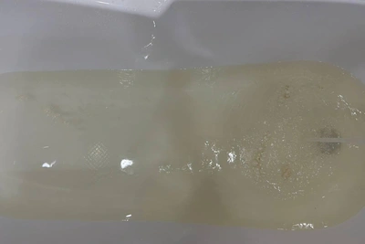 Жители Тюмени жалуются на рыжеватую воду и осадок