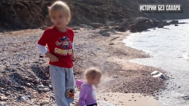 Остались без родителей в столь раннем возрасте | Источник: Истории без сахара. Погребижская / YouTube.com