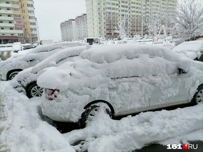 Сугробы в Суворовском в Ростове утром 4 февраля | Источник: читатель 161.RU