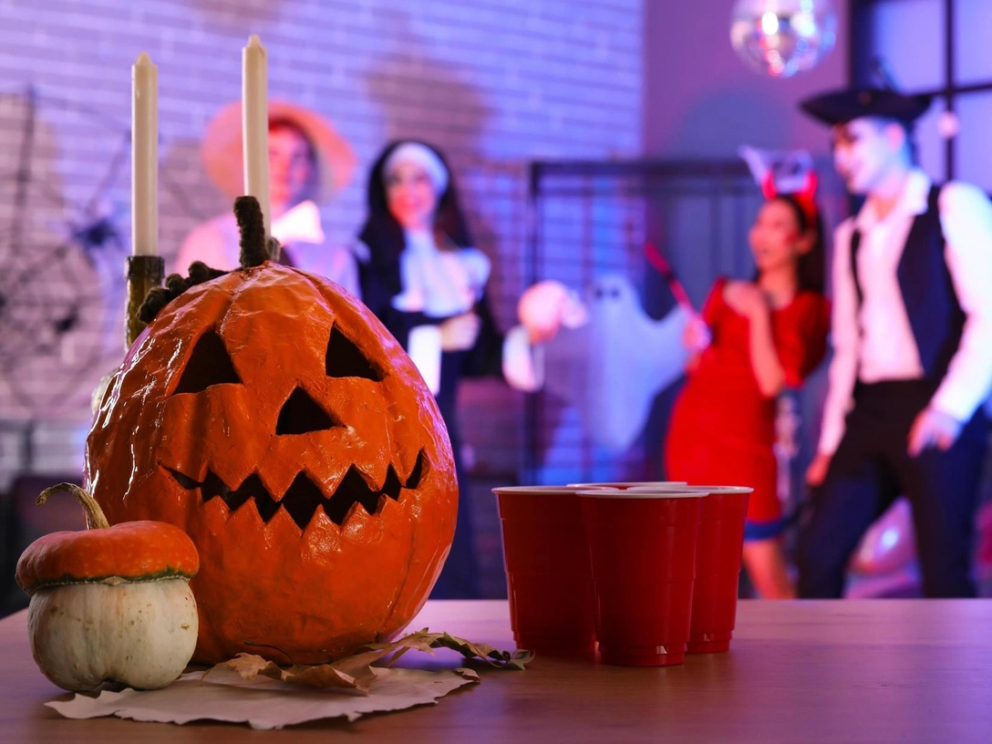 Идеи для Хэллоуин-вечеринки: как создать атмосферу страшно волшебного праздника | marieclaire.ru