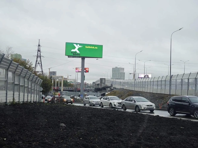 Жители Синих Камней заявили, что строительство развязки пока не улучшило ситуацию с пробками в час пик | Источник: читатель E1.RU