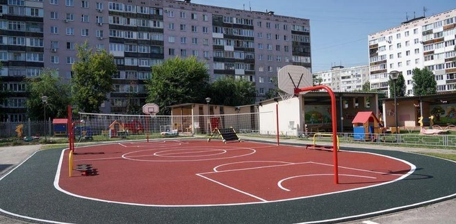 Дети могут заниматься на новой спортплощадке | Источник: телеграм-канал Юрия Шалабаева