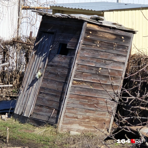 Не выдержал даже туалет | Источник: Семен Коротов-Майбах / 164.RU