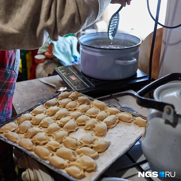 Вячеслав и Татьяна стараются придерживаться меню из натуральных продуктов: нас встречали варениками с тыквой | Источник: Александр Ощепков / NGS.RU