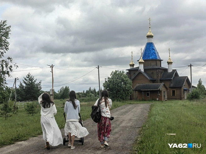 Храм в Раменских двориках, которые защитники охранного статуса Есенинской Руси считают незаконным поселением | Источник: Кристина Мельникова \ 62.RU