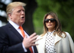 Дональд Трамп пытается депортировать свою жену Меланию (но это не точно)