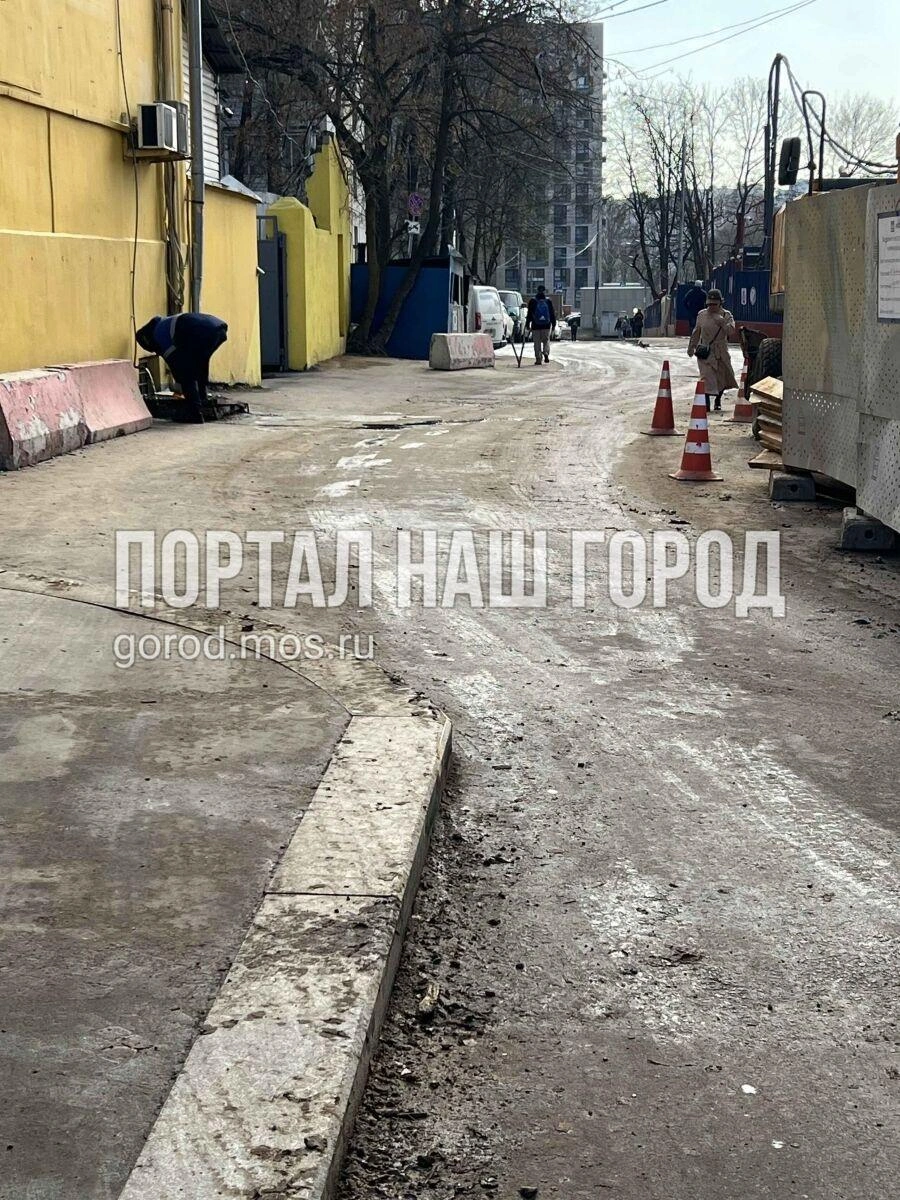 Дорога в грязи из-за строительных работ | Источник: gorod.mos.ru