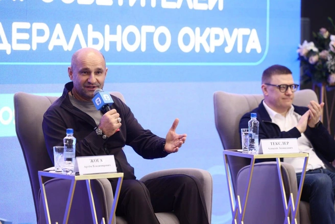 Артем Жога: «В УрФО должно быть как можно больше лекторов с совершенно разными историями, способных на личном примере воспитывать подрастающее поколение» | Источник: Наиль Фаттахов / пресс-служба правительства Челябинской области 