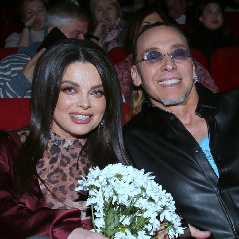 «Жрет где-то на стороне»: Тарзан о том, абьюзит ли Наташу Королеву, которую заставляет худеть