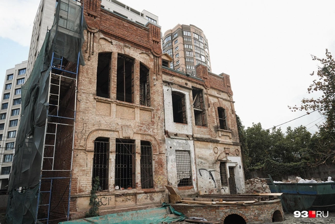 Здание сейчас реставрируют | Источник: Дарья Паращенко / 93.RU