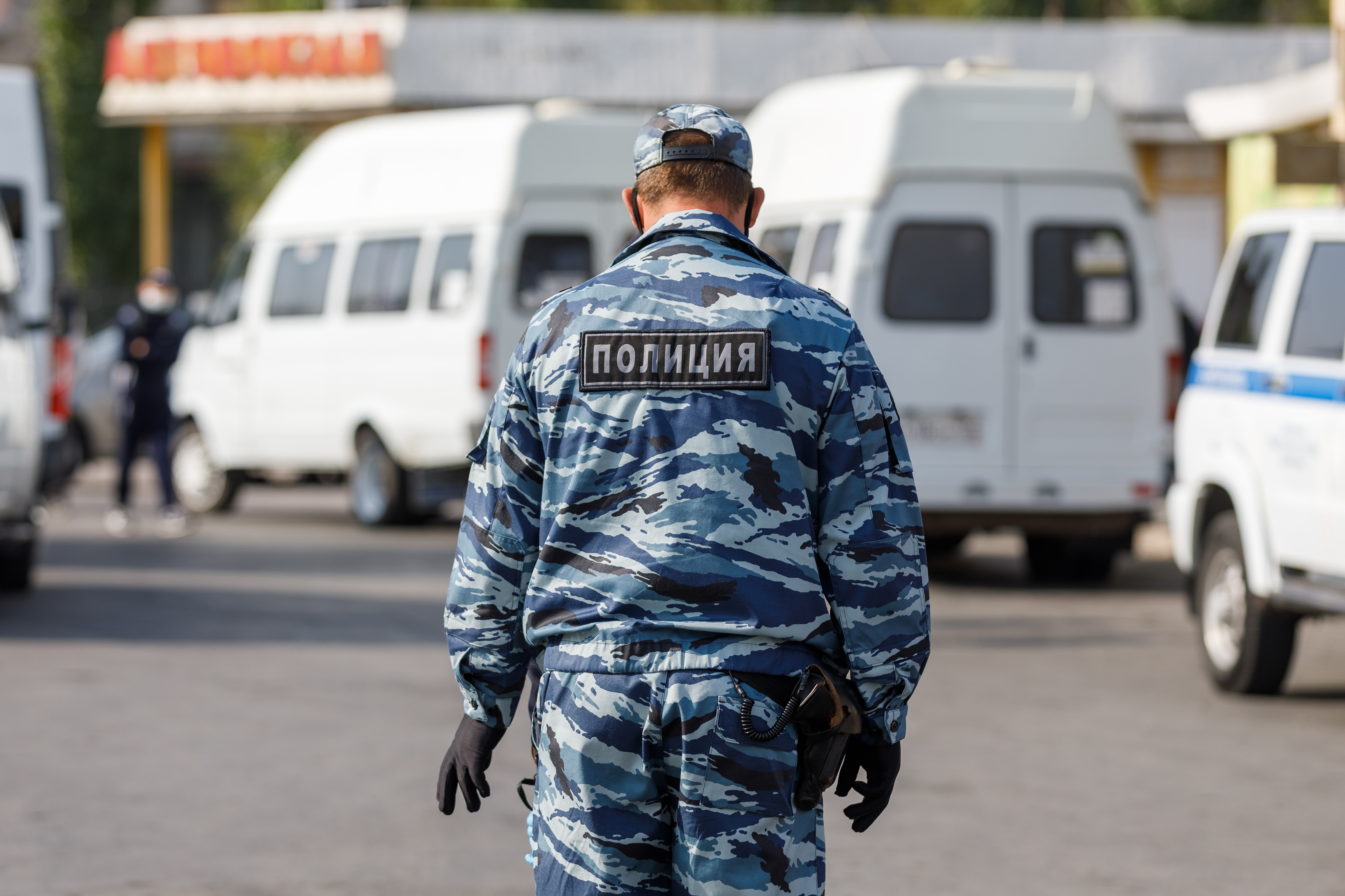 В городе-спутнике Волгограда уволили замначальника миграционного отдела за взятку