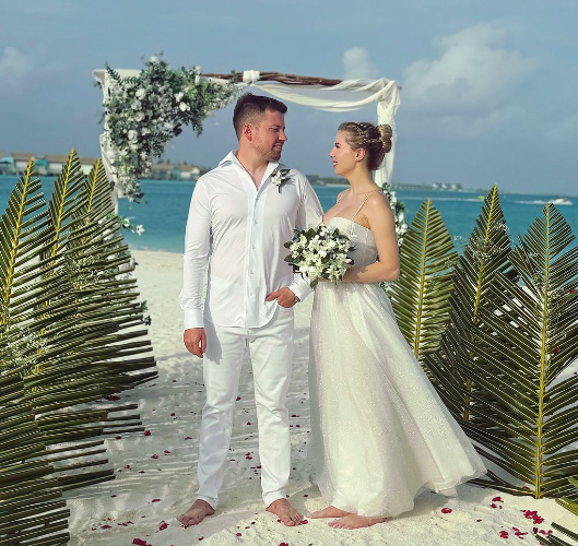 Блогер Екатерина Диденко, чей супруг умер из-за сухого льда, вышла замуж на Мальдивах