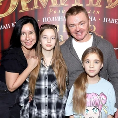 «Ненавижу предателей»: жена звезды «Физрука» Владимира Сычева обвинила его в измене