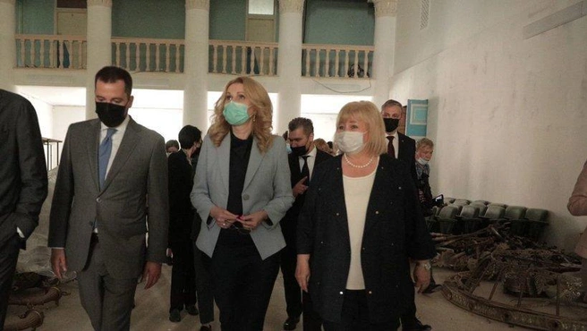 Татьяна Голикова приехала в Новодвинск во время пандемии COVID-19, поэтому на фото все в масках | Источник: Правительство Архангельской области