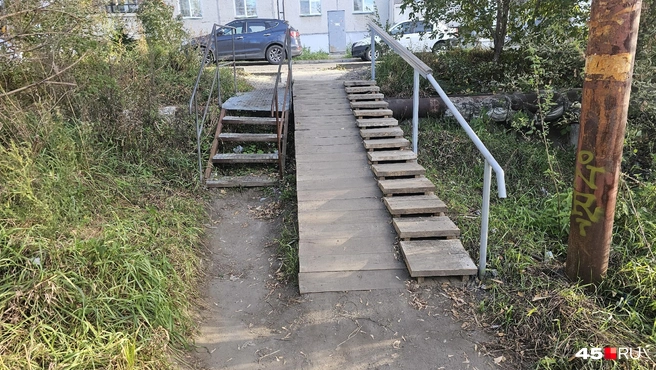 «Мостик»-переход установили в этом году | Источник: Дарья Никитченко / 45.RU