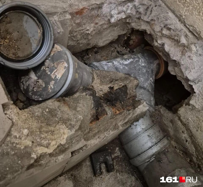 Коммуникации по газу не восстановлены полностью, предписания не устранены по воде, а восстановлены частично | Источник: жильцы дома