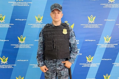 Судебный пристав оказал первую помощь пострадавшему на остановке