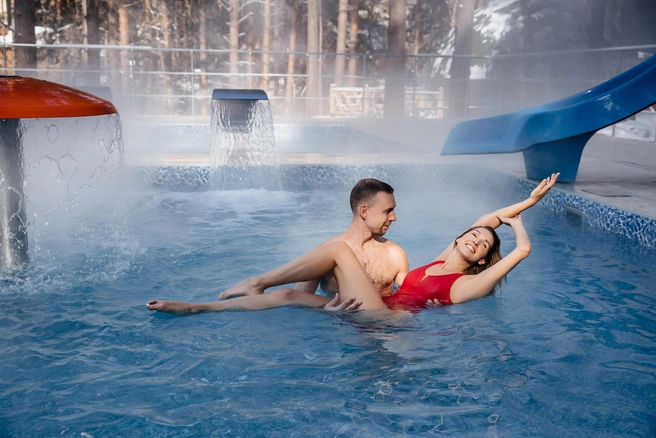 От холода посетителей бассейна «Хвои» защищает паровая «шапка» | Источник: «Хвоя»