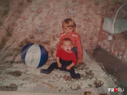 У предполагаемой сестры Дмитрия остались их совместные детские фото | Источник: предоставлено Екатериной Медведевой