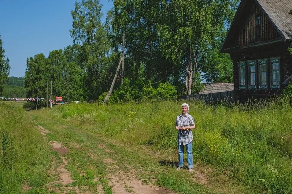 «Больше ста укусов было»: единственную жительницу прикамского села до реанимации закусали пчелы