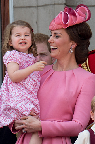 Трогательные фото детей герцогини Кембриджской на празднике Trooping The Colour