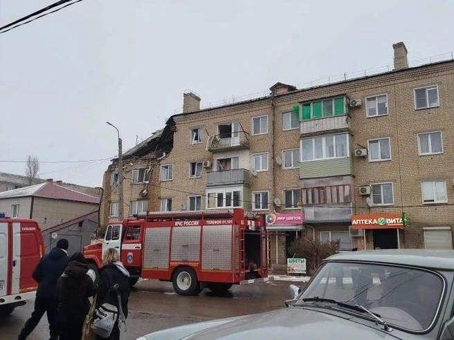 По данным, жители двух неповрежденных подъездов уже вернулись в свои квартиры. | Источник: читатели V1.RU