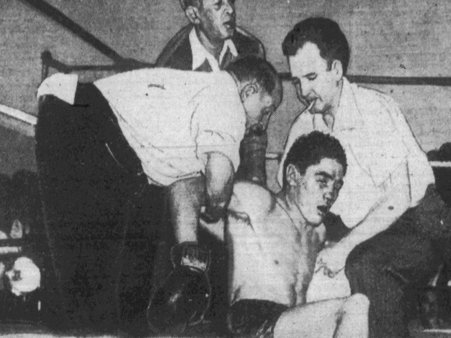 Джимми Дойл после нокаута, 24 июня 1947 года | Источник: Los Angeles Daily News, Public domain, via Wikimedia Commons