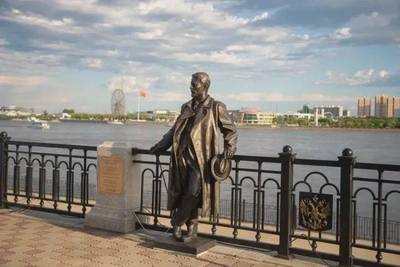 Чехов вернулся на Амур: памятник в Благовещенске