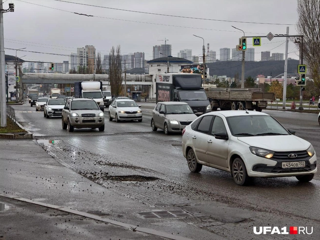Виднеется яма | Источник: Булат Салихов / UFA1.RU